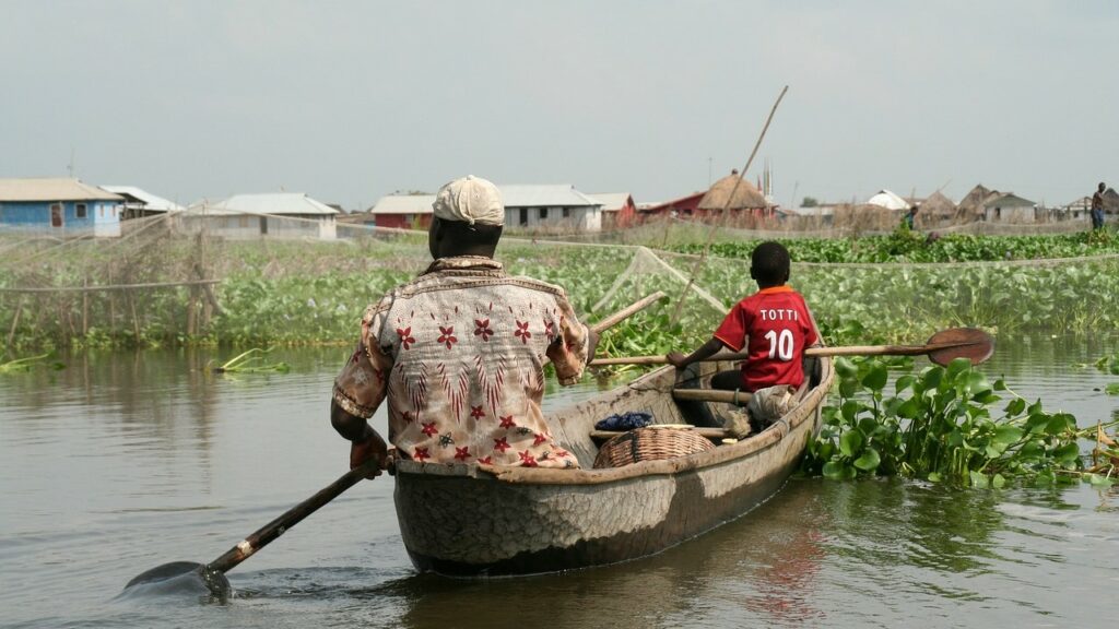 Barque bateau voyage au Bénin pécheur Tyché Company