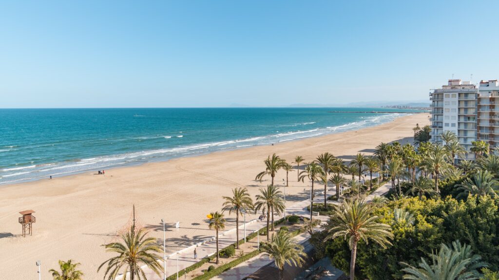 Tyché Company voyage à valence espagne plage avec mer et sable fin